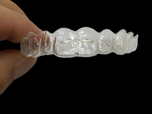 Ritenitore invisaligno chiaro leggero resistente alla corrosione per uso ortodontico